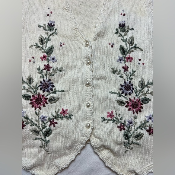 Vintage Carolyn Taylor Embroidered Floral Knit Vest - Picture 4 of 5